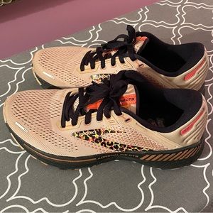 Brooks Adrenaline GTS 22